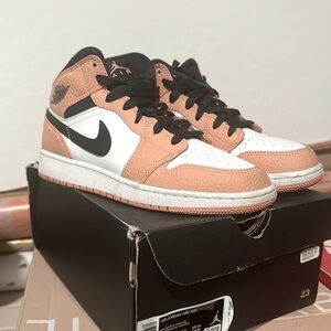 Air Jordan 1 Mid